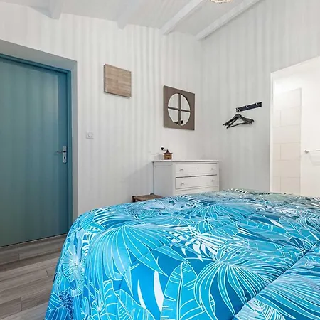 Casa vacanze Maison Spacieuse Pres De La Pour 10 Personnes - Fr-1-835-2