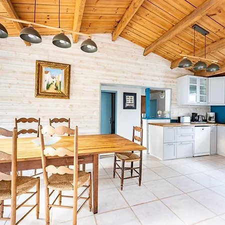 Maison Spacieuse Pres De La Pour 10 Personnes - Fr-1-835-2