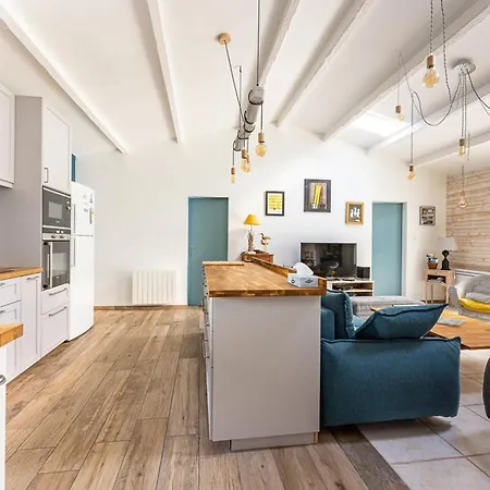 Maison Spacieuse Pres De La Pour 10 Personnes - Fr-1-835-2 *